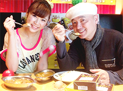 コズミック倶楽部、なるみんとパッパラー河合さん柏カレーを試食